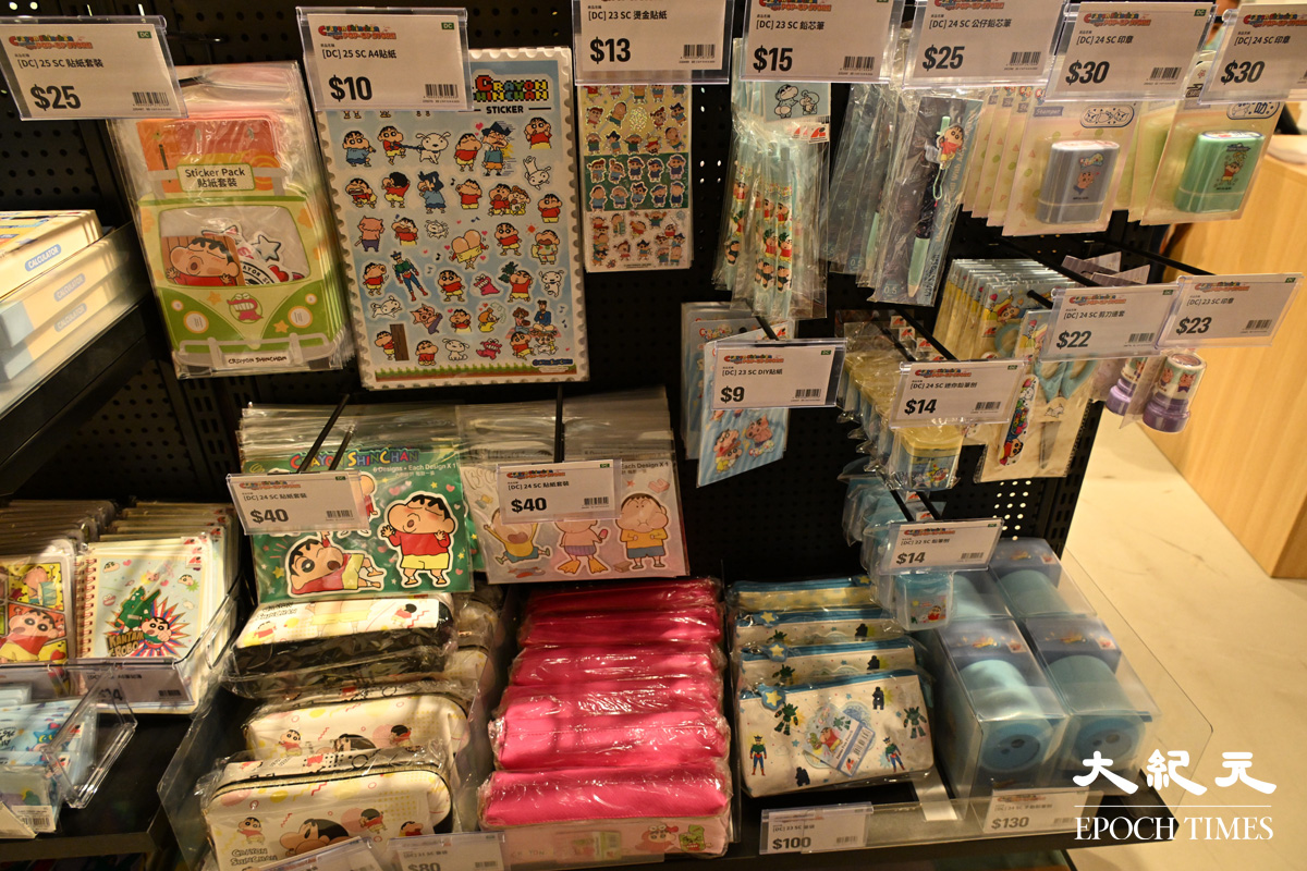 啟德Airside設有蠟筆小新新劇場版期間限定店，發售全新限定商品。（吳銳略／大紀元）