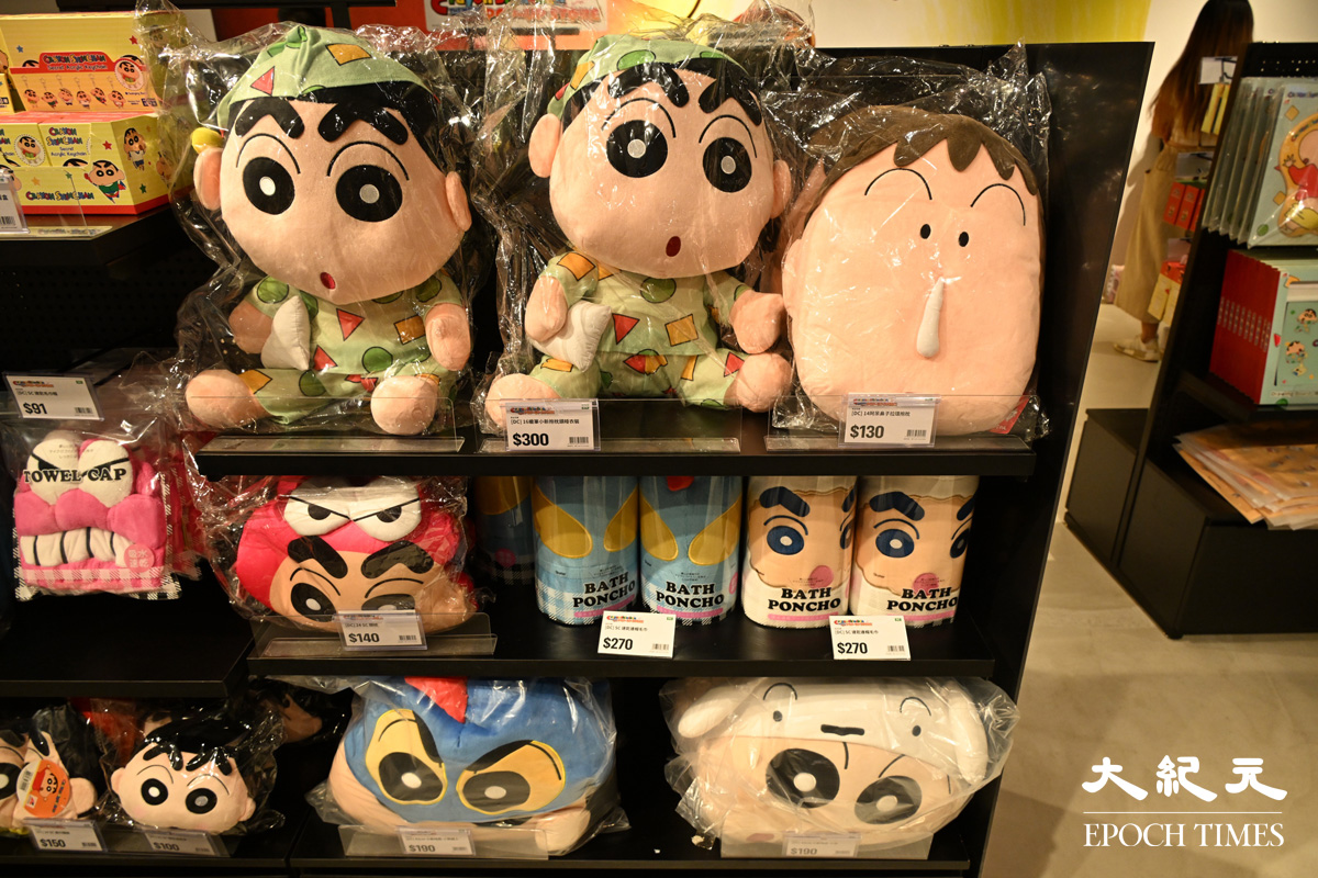 啟德Airside設有蠟筆小新新劇場版期間限定店，發售全新限定商品。（吳銳略／大紀元）