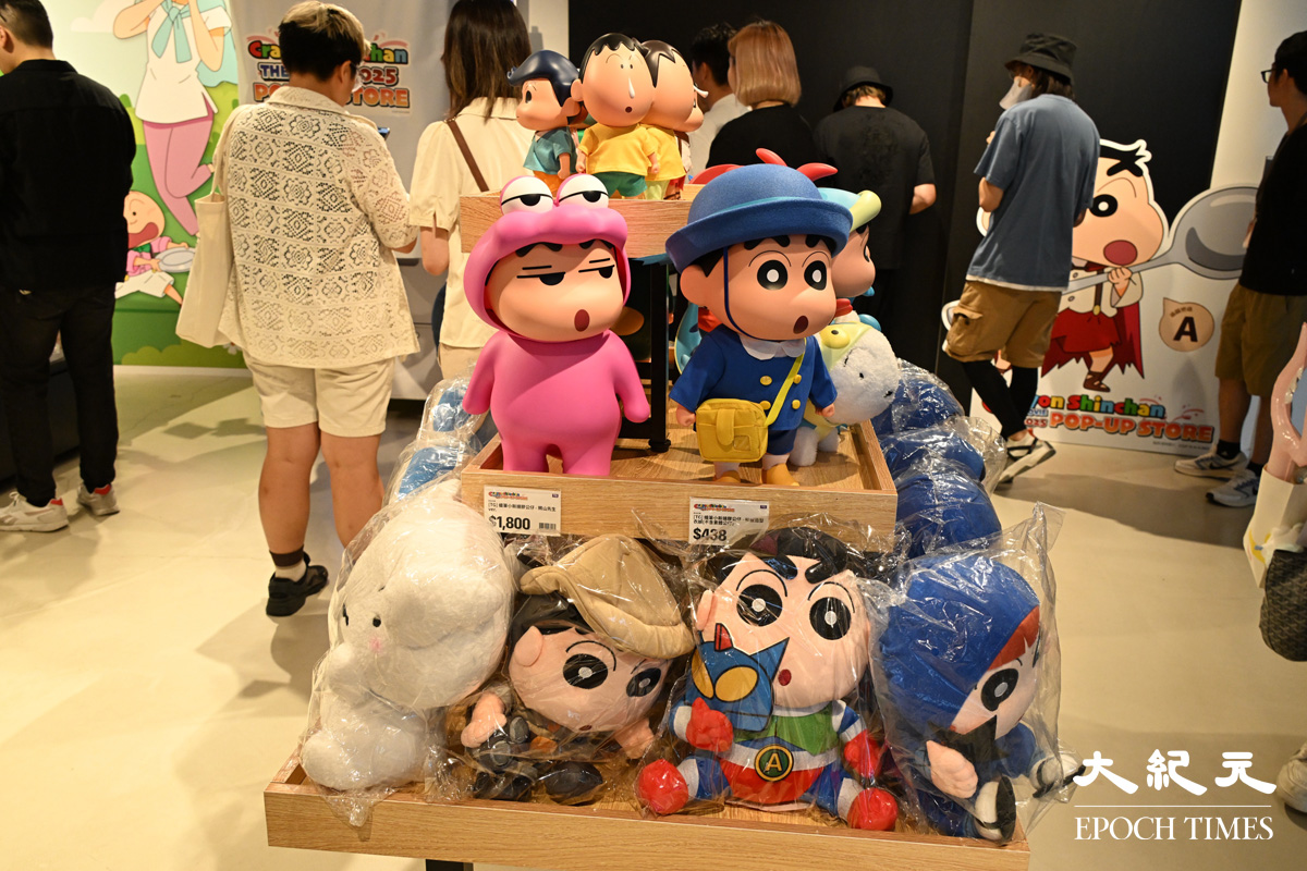 啟德Airside設有蠟筆小新新劇場版期間限定店，發售全新限定商品。（吳銳略／大紀元）