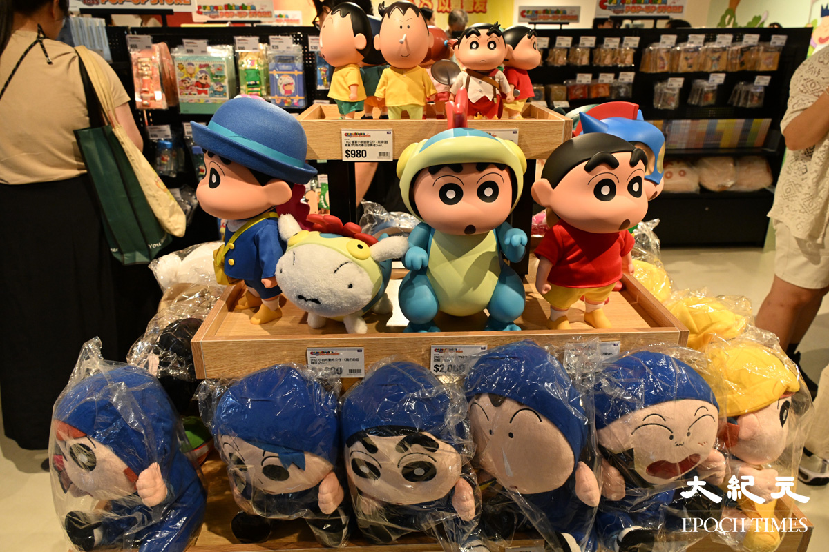 啟德Airside設有蠟筆小新新劇場版期間限定店，發售全新限定商品。（吳銳略／大紀元）