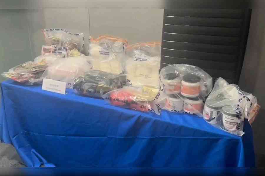 警方突擊工廈拘捕兩男子 檢獲逾千萬港元懷疑氯胺酮