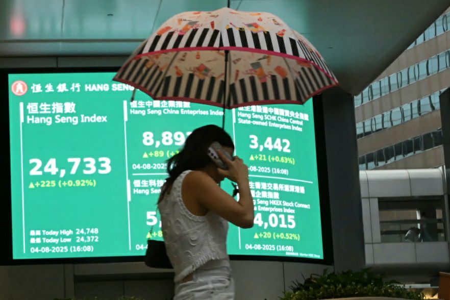恒指升225點 呷哺呷哺中期蝕8000萬、中移動入股香港寬頻