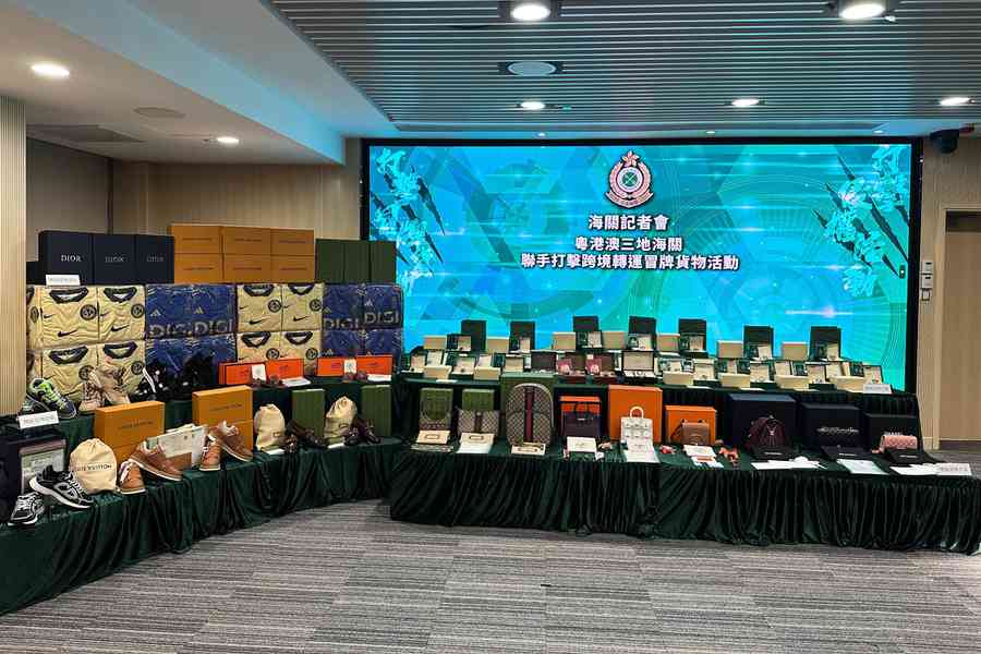 海關檢獲4,400萬元冒牌物品 拘5跨境男司機