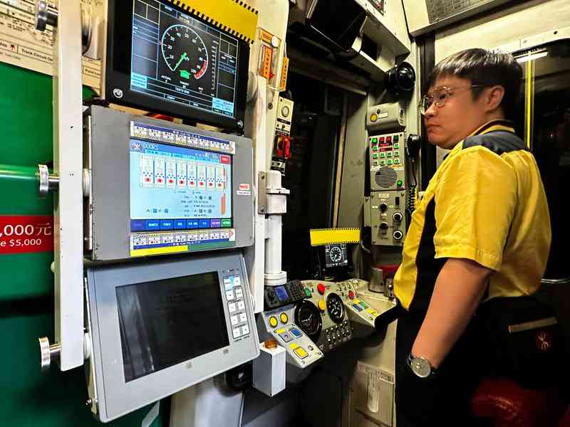 港鐵荃灣綫新信號系統測試進入後期 周日非行車時段模擬繁忙運作