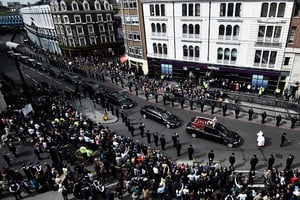 倫敦恐襲殉職警察葬禮 五千警察參加