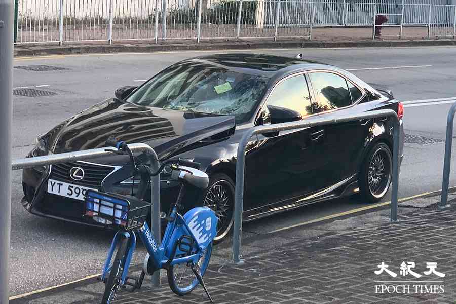 天水圍單車少年被私家車撞飛 頭腳受傷送院