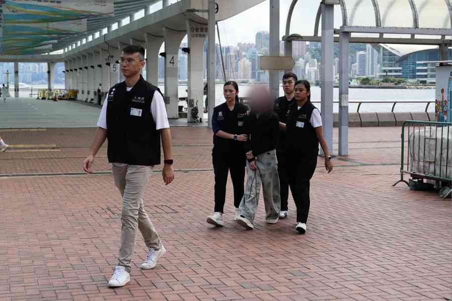 入境處拘8名大陸黑工 涉嫌提供攝影化妝服務