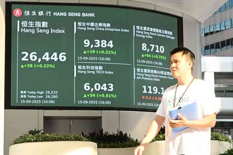恒指轉升58點 泡泡瑪特遭摩通降評股挫逾6%