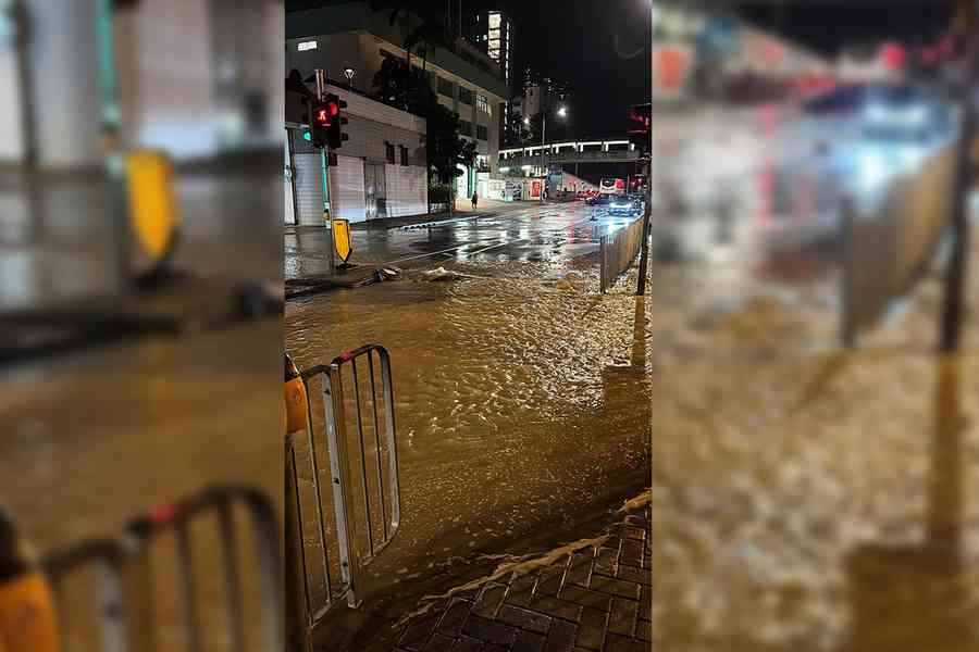 荃灣蕙荃路爆水管兩屋苑無食水 水務署：爭取今晚完成修理