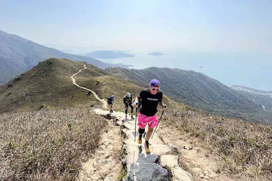 60日從北京跑到香港 周駱德每天跑50公里為殘疾人籌款