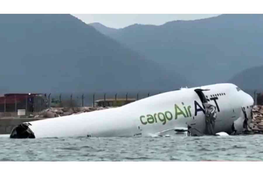 北跑道貨機墮海｜機管局：已鎖定黑盒位置 北跑道下午4時重開（更新）