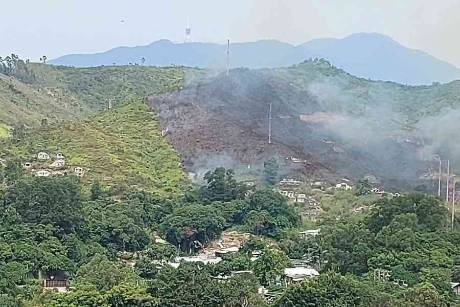 上水、石澳現山火 直升機擲水彈滅150米「火龍」