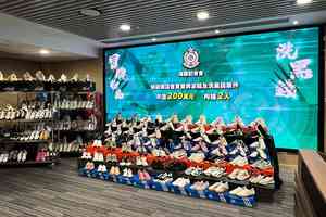 ⁨海關檢值200萬元冒牌波鞋及衣物 拘兄妹