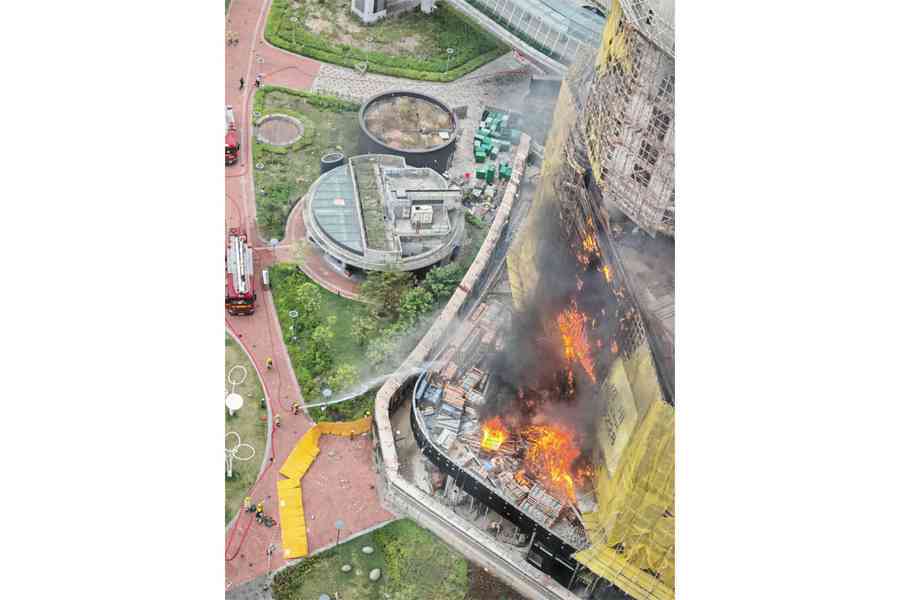 啟德地盤棚架起火 180名工人疏散無人傷亡