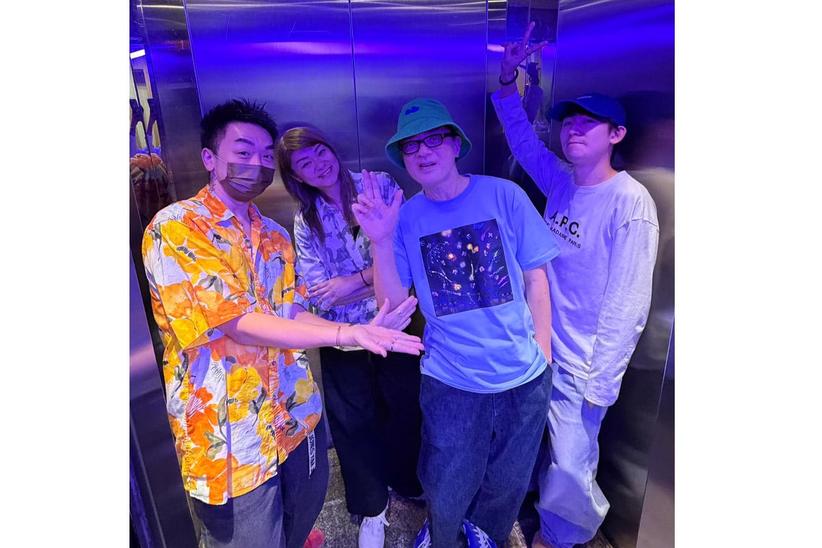 歌手黃耀明今日(29日)現身商台節目宣傳新歌。(叱咤樂壇Facebook圖片)