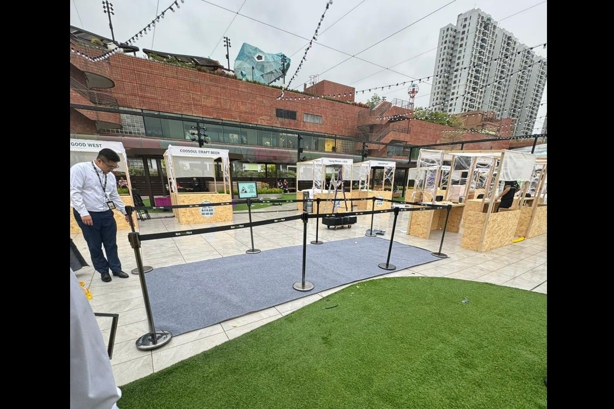 「小皇國 Yellowland」在活動開始前一日通知,因「緊急工程」取消攤位,並收到商場發相片為證。(「小皇國 Yellowland」ig)