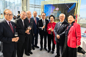 英總領事辦英王壽辰派對 劉慧卿、曾鈺成、曾蔭權等人合照引熱議