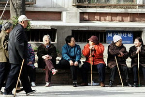 清華學者：中國老齡化和少子化比預想更嚴重