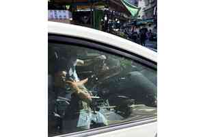 朱江瑋赴台撐周冠威新戲疑遭跟蹤 抵港過關被搜行李