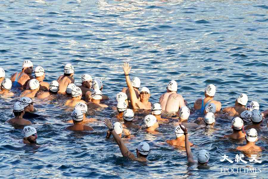 維港泳2025｜逾3700名泳手參與 何詩蓓首參加獲女子組亞軍