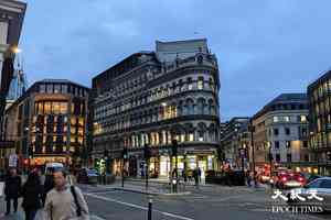 英國申永居擬設收入要求、英文試難度升級 在英港人批「搬龍門」將遊行反對