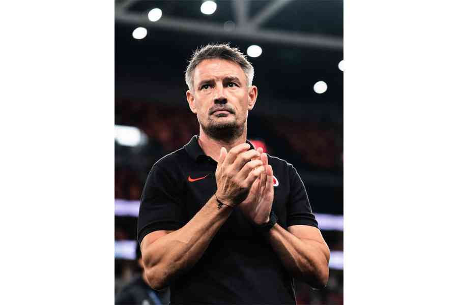 港隊戰新加坡失利後 主教練韋斯活離任