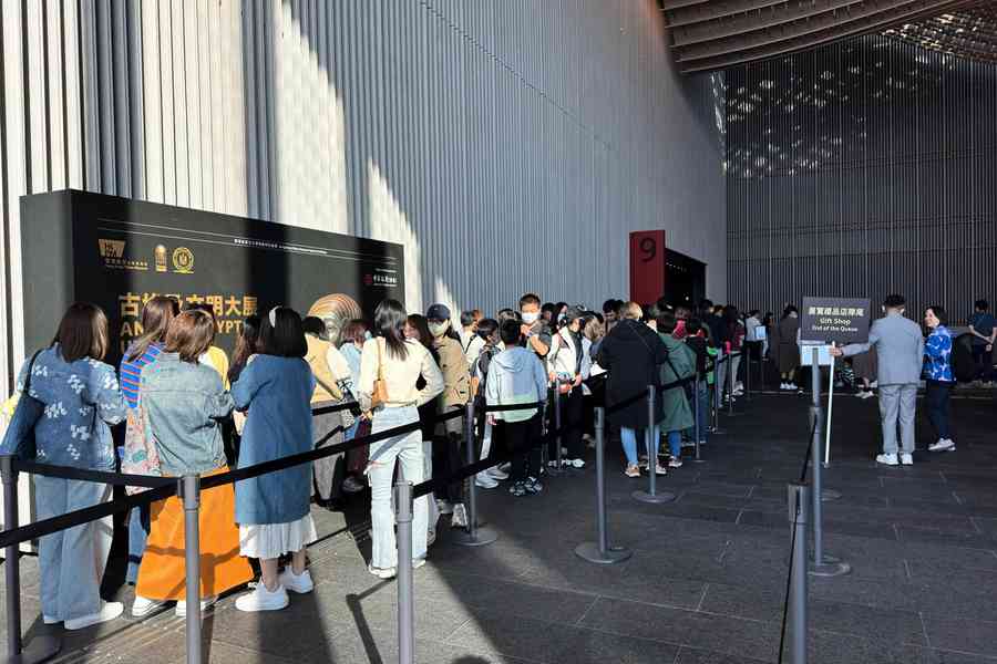 故宮埃及展人潮爆滿 館長再致歉承諾改善分流