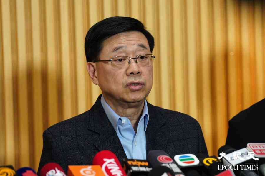 宏福苑5級火｜李家超：政府分批巡查全港有棚架保護網樓宇