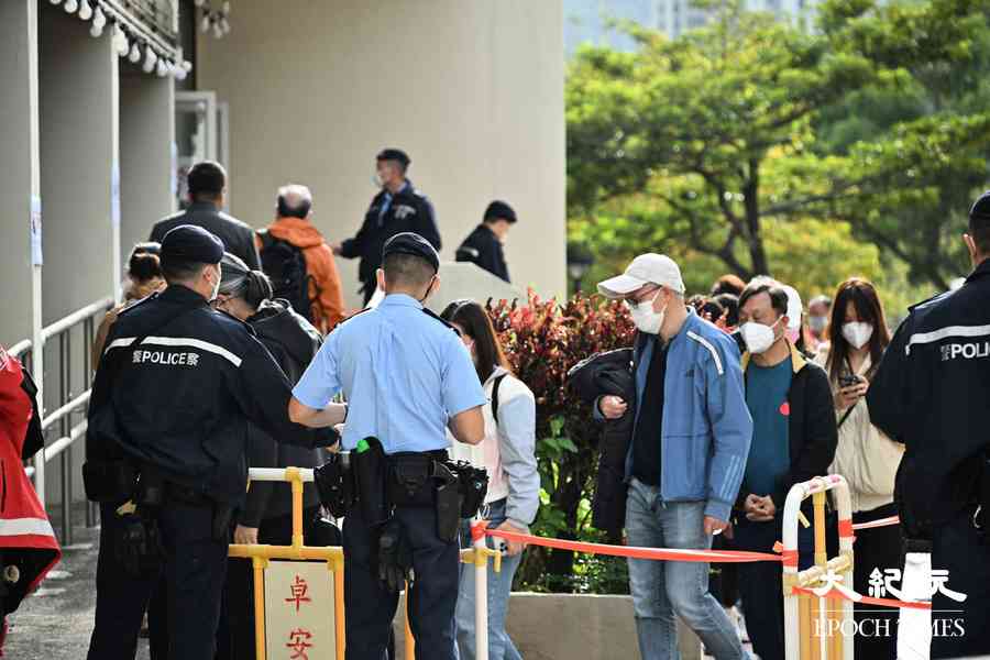 宏福苑5級火｜失蹤者家屬看遺體相片尋親