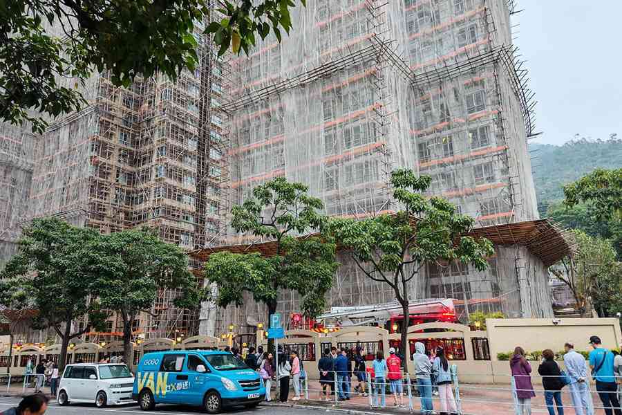 屯門怡樂花園單位冒煙 多名住戶緊急疏散