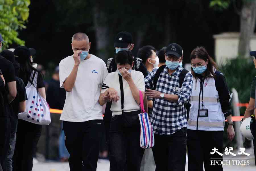 宏福苑5級火︱罹難者「頭七」 家屬路祭神色悲痛
