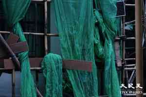 所有大維修樓宇須3天內下架棚網 保安局證峰華邨和富澤花園報告造假