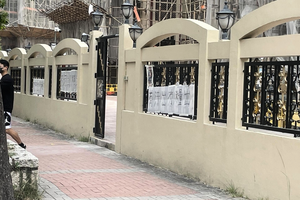 屯門怡樂花園大維修 工人貼橫額追討欠薪