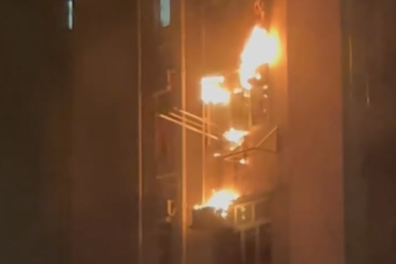 荃灣中心北京樓單位火警 逾百居民疏散