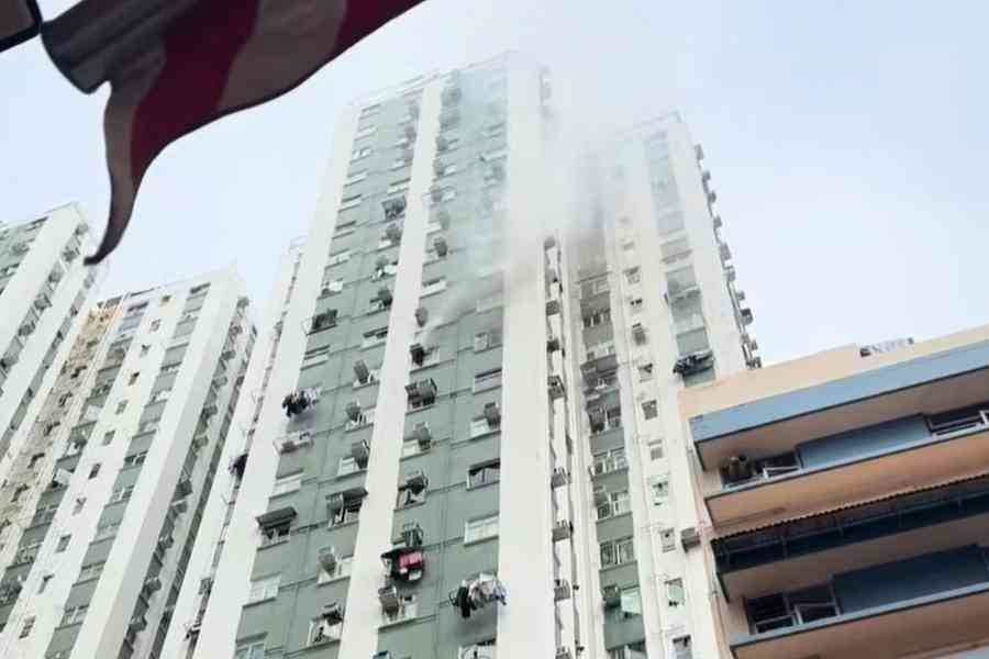 筲箕灣東威大廈單位冒煙 老婦吸濃煙送院