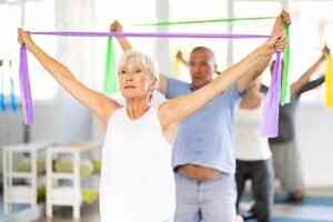 【健康養成記】彈力帶伸展運動：打造俐落頸肩線條 告別駝背肩頸酸痛