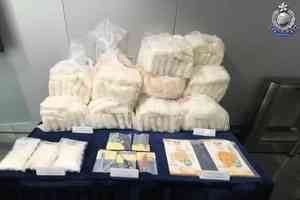 涉空運8,200萬元冰毒 4人被捕包括3名中學生