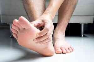 半夜痛風睡不著？中醫師教你止痛降尿酸