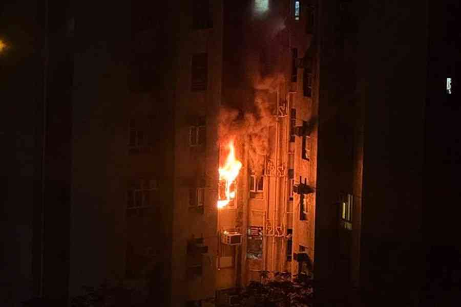 屯門景峰花園有單位起火 3人受傷或不適送院