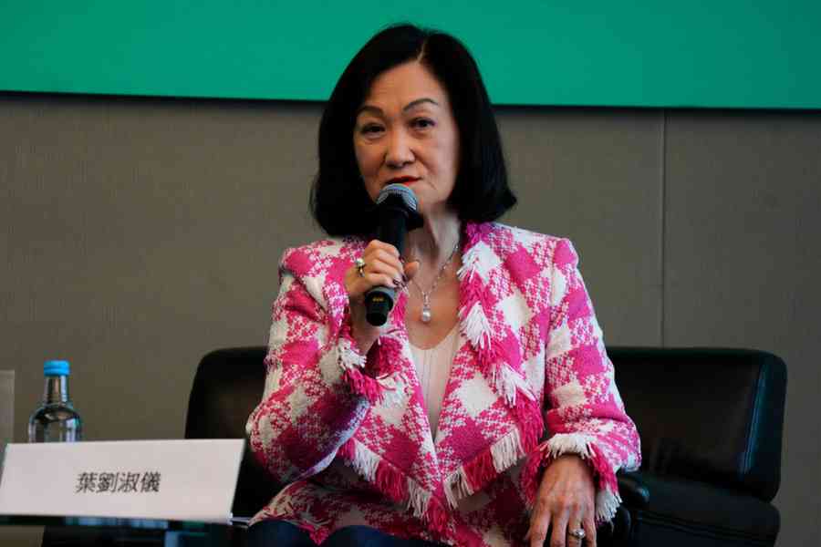 葉劉淑儀卸任交棒 冀立法會不要成「舉手機器」