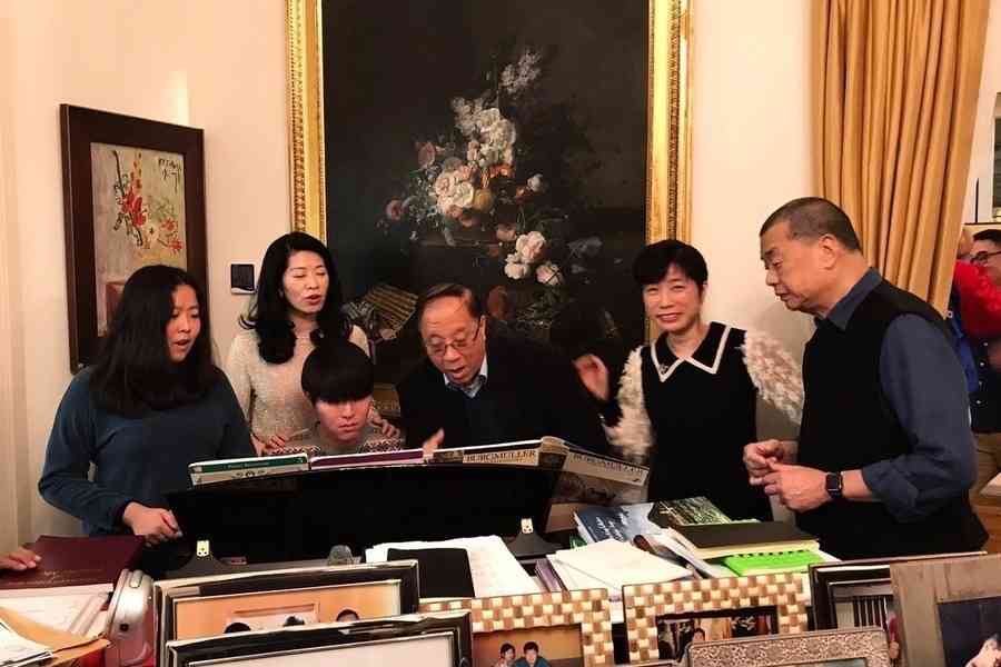 黎智英保釋期間過聖誕相片曝光