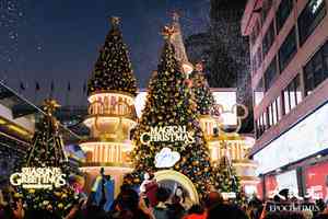 平安夜海港城人頭湧湧 傍晚飄雪感受節日氣氛