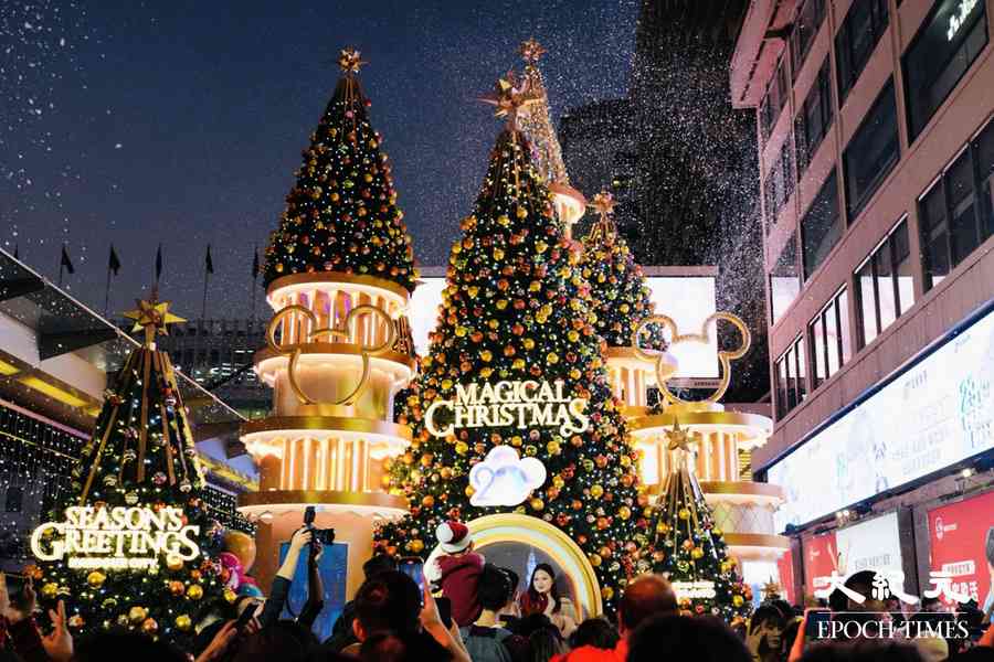 平安夜海港城人頭湧湧 傍晚飄雪感受節日氣氛