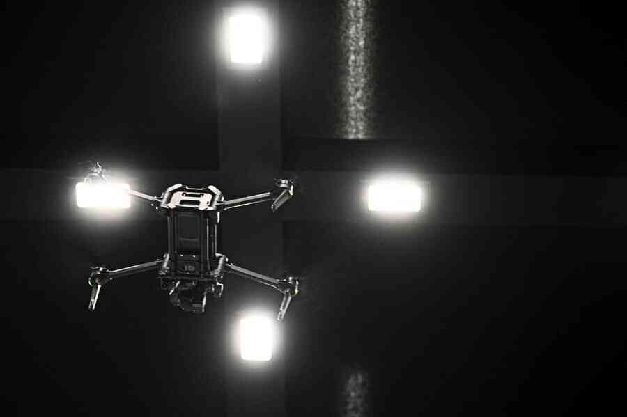 【每周財經解碼】標準無人機已很夠揪？還有更便宜、更恐怖的武器