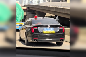 粵車南下｜「FV」牌車疑違規裝閃燈 運輸署：轉介執法部門跟進