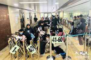 金鐘牌照事務處現「排隊黨」 運輸署：擬3月推出網上預約系統