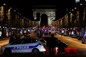 巴黎槍案警員一死兩傷 伊斯蘭國稱負責