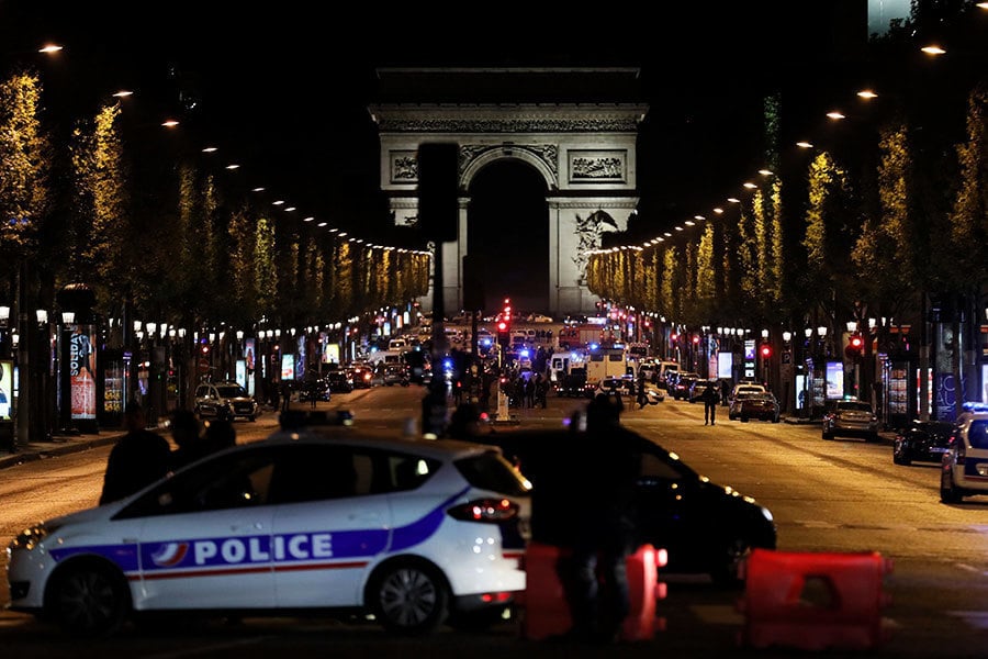 巴黎槍案警員一死兩傷 伊斯蘭國稱負責