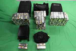 女旅客携近5萬支私煙 判監6個月