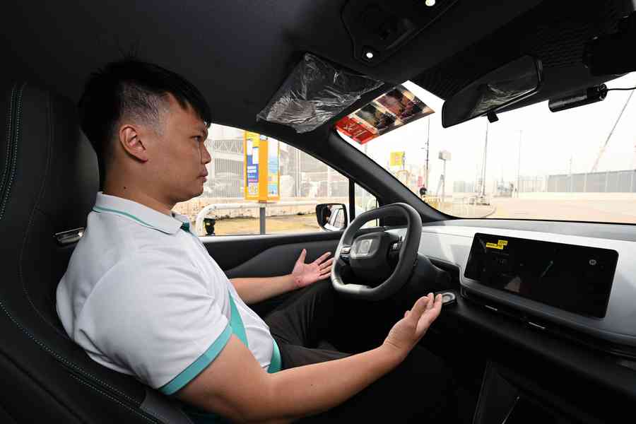 運輸署今年會逐步推動自動車無人化